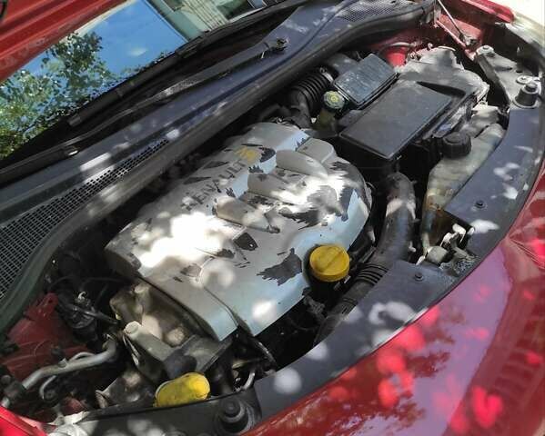 Рено Клио 2006 в Николаеве на Automoto.ua Красный Рено Клио, объемом двигателя 1.6 л и пробегом 151 тыс. км за 4500 $, фото 5 на Automoto.ua