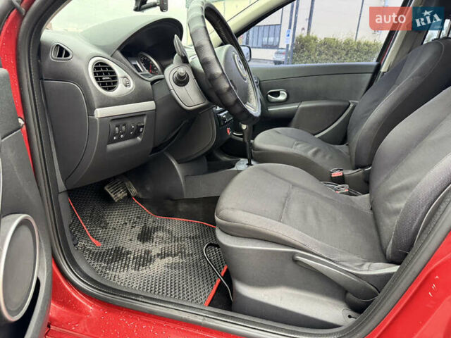 Красный Рено Клио, объемом двигателя 1.6 л и пробегом 212 тыс. км за 4800 $, фото 10 на Automoto.ua