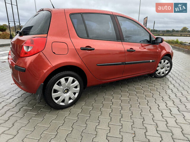 Красный Рено Клио, объемом двигателя 1.6 л и пробегом 212 тыс. км за 4800 $, фото 6 на Automoto.ua