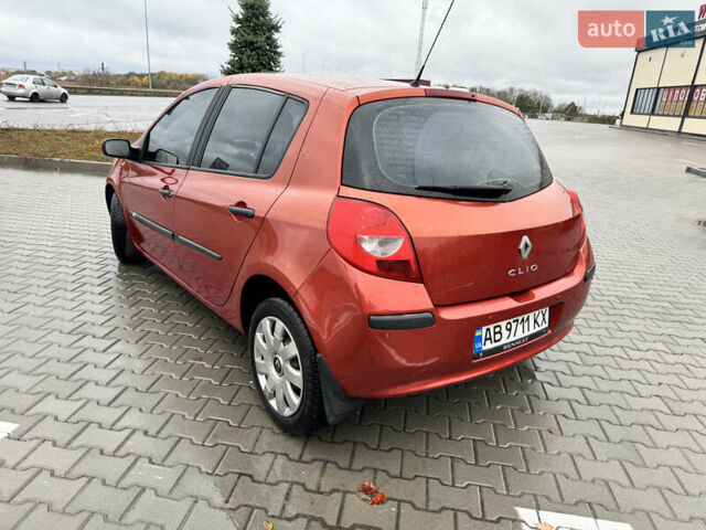 Красный Рено Клио, объемом двигателя 1.6 л и пробегом 212 тыс. км за 4800 $, фото 4 на Automoto.ua