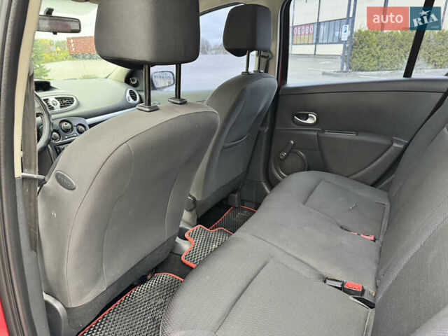 Красный Рено Клио, объемом двигателя 1.6 л и пробегом 212 тыс. км за 4800 $, фото 17 на Automoto.ua