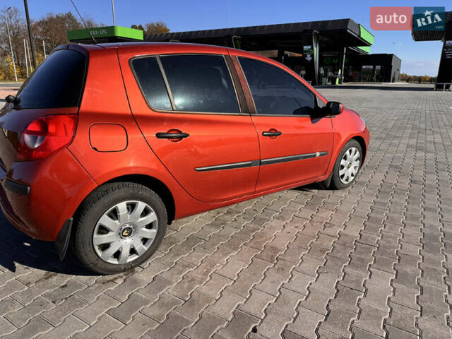 Рено Клио 2007 в Виннице на Automoto.ua Красный Рено Клио, объемом двигателя 1.6 л и пробегом 212 тыс. км за 4999 $, фото 4 на Automoto.ua