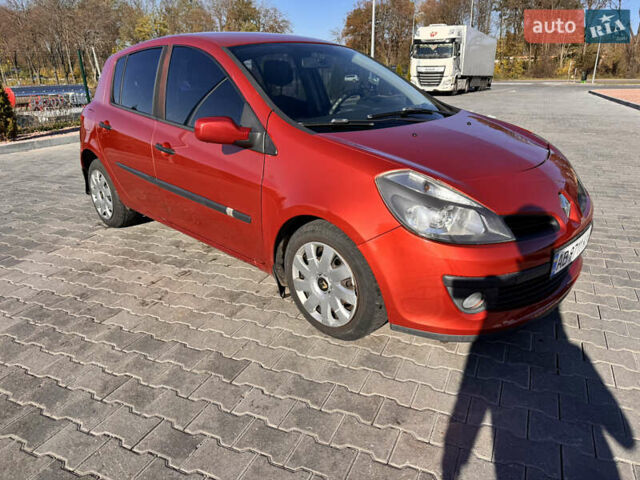 Рено Клио 2007 в Виннице на Automoto.ua Красный Рено Клио, объемом двигателя 1.6 л и пробегом 212 тыс. км за 4999 $, фото 3 на Automoto.ua