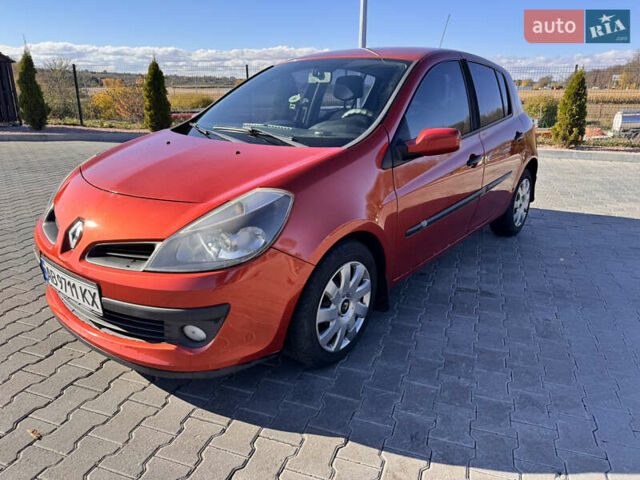 Рено Клио 2007 в Виннице на Automoto.ua Красный Рено Клио, объемом двигателя 1.6 л и пробегом 212 тыс. км за 4999 $, фото 1 на Automoto.ua
