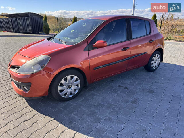 Рено Клио 2007 в Виннице на Automoto.ua Красный Рено Клио, объемом двигателя 1.6 л и пробегом 212 тыс. км за 4999 $, фото 2 на Automoto.ua