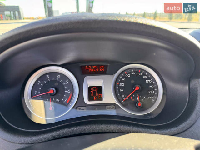 Рено Клио 2007 в Виннице на Automoto.ua Красный Рено Клио, объемом двигателя 1.6 л и пробегом 212 тыс. км за 4999 $, фото 12 на Automoto.ua