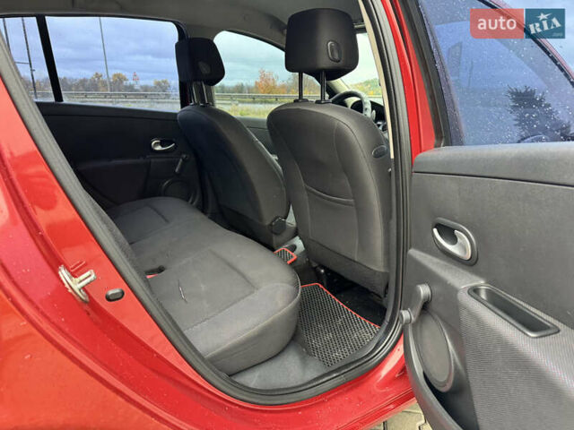 Червоний Рено Кліо, об'ємом двигуна 1.6 л та пробігом 212 тис. км за 4400 $, фото 17 на Automoto.ua