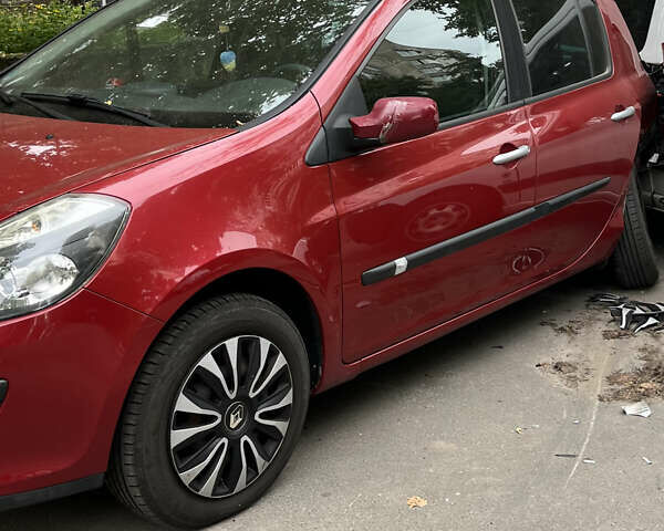 Красный Рено Клио, объемом двигателя 1.15 л и пробегом 92 тыс. км за 2000 $, фото 2 на Automoto.ua