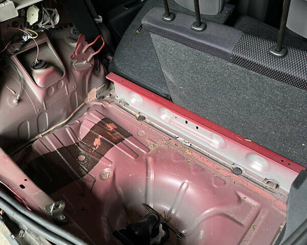 Красный Рено Клио, объемом двигателя 1.15 л и пробегом 92 тыс. км за 2000 $, фото 9 на Automoto.ua