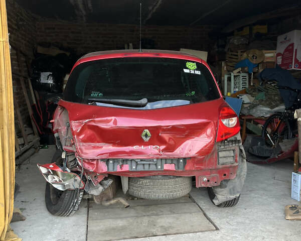 Красный Рено Клио, объемом двигателя 1.15 л и пробегом 92 тыс. км за 2000 $, фото 4 на Automoto.ua