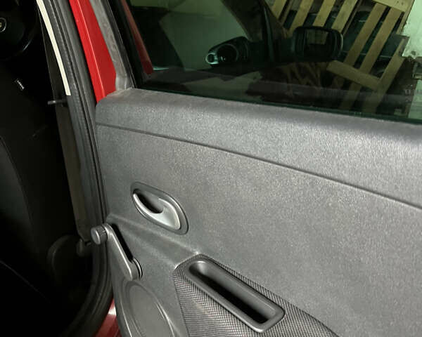 Красный Рено Клио, объемом двигателя 1.15 л и пробегом 92 тыс. км за 2000 $, фото 13 на Automoto.ua