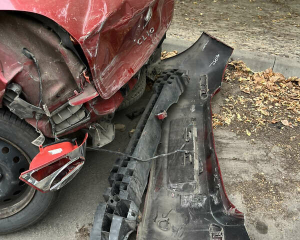 Красный Рено Клио, объемом двигателя 1.15 л и пробегом 92 тыс. км за 2000 $, фото 3 на Automoto.ua