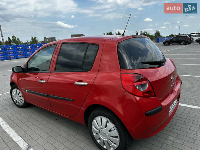 Красный Рено Клио, объемом двигателя 1.15 л и пробегом 175 тыс. км за 4400 $, фото 9 на Automoto.ua