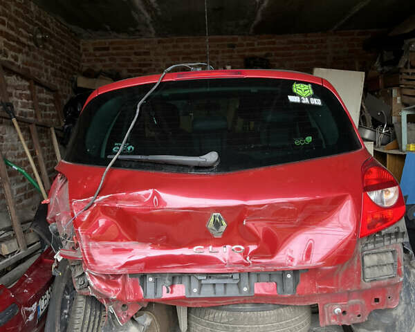 Красный Рено Клио, объемом двигателя 1.15 л и пробегом 92 тыс. км за 2000 $, фото 25 на Automoto.ua