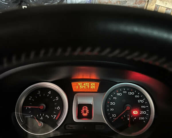 Красный Рено Клио, объемом двигателя 1.15 л и пробегом 92 тыс. км за 2000 $, фото 17 на Automoto.ua