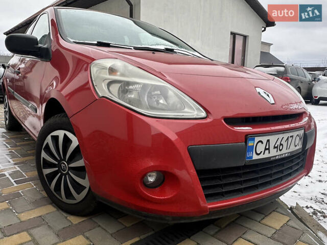 Красный Рено Клио, объемом двигателя 1.2 л и пробегом 212 тыс. км за 3950 $, фото 6 на Automoto.ua