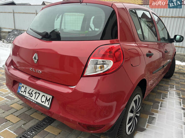 Красный Рено Клио, объемом двигателя 1.2 л и пробегом 212 тыс. км за 3950 $, фото 2 на Automoto.ua