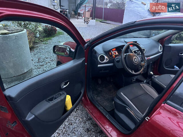 Красный Рено Клио, объемом двигателя 1.2 л и пробегом 221 тыс. км за 4500 $, фото 12 на Automoto.ua