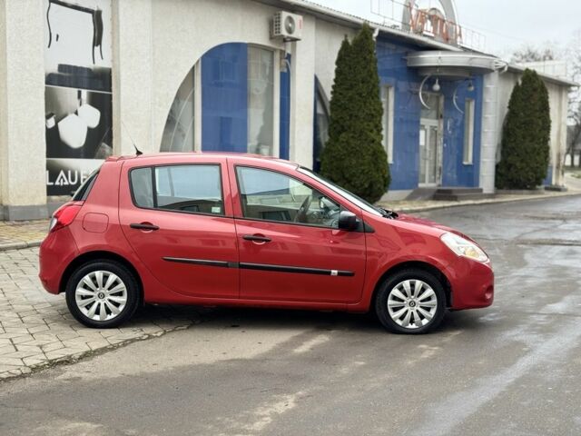 Красный Рено Клио, объемом двигателя 1.2 л и пробегом 289 тыс. км за 2199 $, фото 13 на Automoto.ua