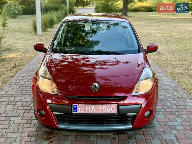 Красный Рено Клио, объемом двигателя 1.2 л и пробегом 209 тыс. км за 6900 $, фото 5 на Automoto.ua