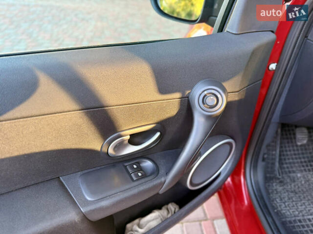 Красный Рено Клио, объемом двигателя 1.2 л и пробегом 209 тыс. км за 6900 $, фото 37 на Automoto.ua