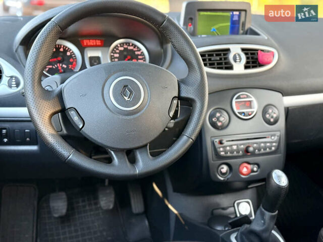 Красный Рено Клио, объемом двигателя 1.2 л и пробегом 209 тыс. км за 6900 $, фото 42 на Automoto.ua