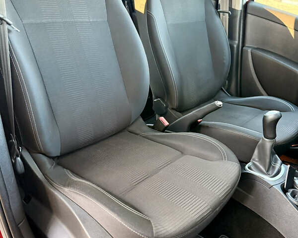 Красный Рено Клио, объемом двигателя 1.2 л и пробегом 209 тыс. км за 6900 $, фото 28 на Automoto.ua