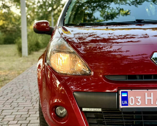 Красный Рено Клио, объемом двигателя 1.2 л и пробегом 209 тыс. км за 6900 $, фото 7 на Automoto.ua