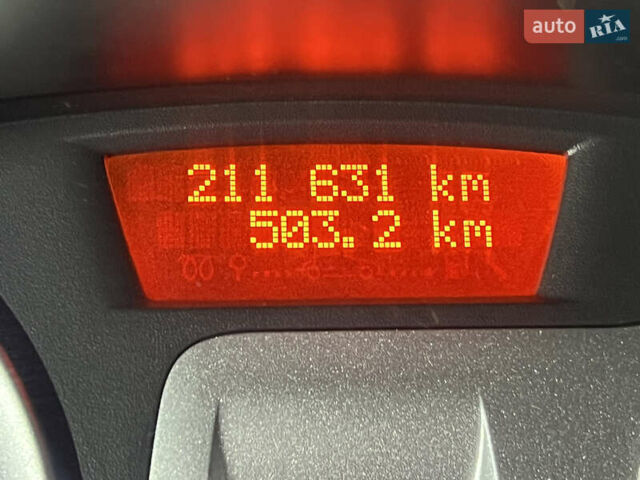 Красный Рено Клио, объемом двигателя 1.2 л и пробегом 221 тыс. км за 4500 $, фото 17 на Automoto.ua