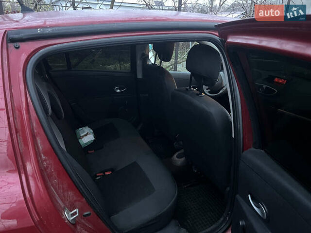 Красный Рено Клио, объемом двигателя 1.2 л и пробегом 221 тыс. км за 4500 $, фото 8 на Automoto.ua