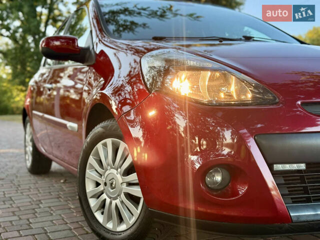 Красный Рено Клио, объемом двигателя 1.2 л и пробегом 209 тыс. км за 6900 $, фото 11 на Automoto.ua