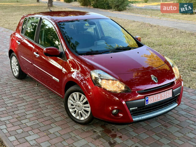 Красный Рено Клио, объемом двигателя 1.2 л и пробегом 209 тыс. км за 6900 $, фото 8 на Automoto.ua