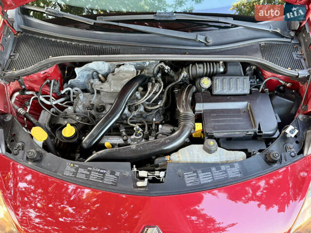 Красный Рено Клио, объемом двигателя 1.2 л и пробегом 209 тыс. км за 6900 $, фото 54 на Automoto.ua