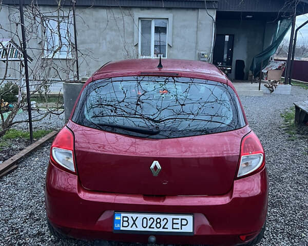 Красный Рено Клио, объемом двигателя 1.2 л и пробегом 221 тыс. км за 4500 $, фото 3 на Automoto.ua