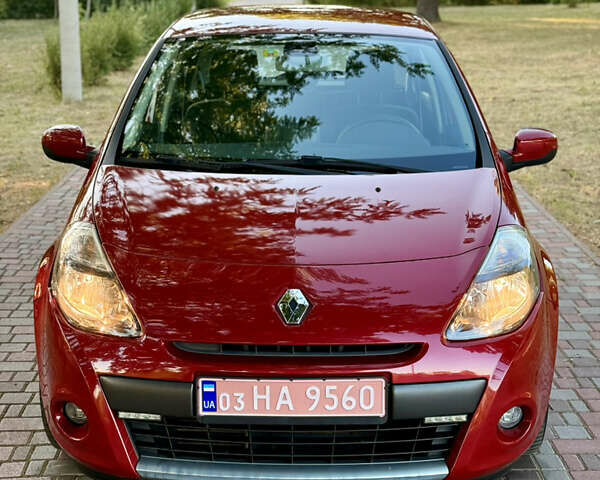 Красный Рено Клио, объемом двигателя 1.2 л и пробегом 209 тыс. км за 6900 $, фото 4 на Automoto.ua