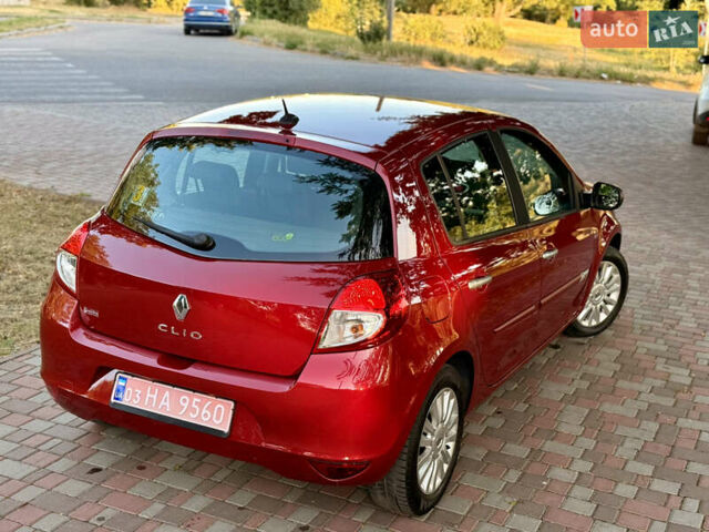 Красный Рено Клио, объемом двигателя 1.2 л и пробегом 209 тыс. км за 6900 $, фото 12 на Automoto.ua