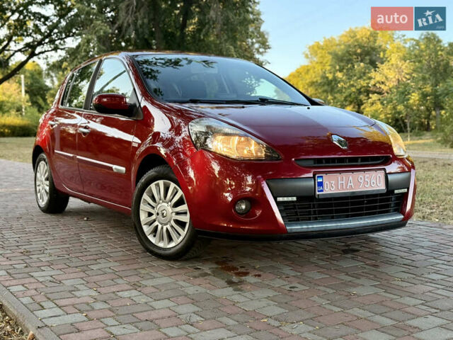 Красный Рено Клио, объемом двигателя 1.2 л и пробегом 209 тыс. км за 6900 $, фото 9 на Automoto.ua