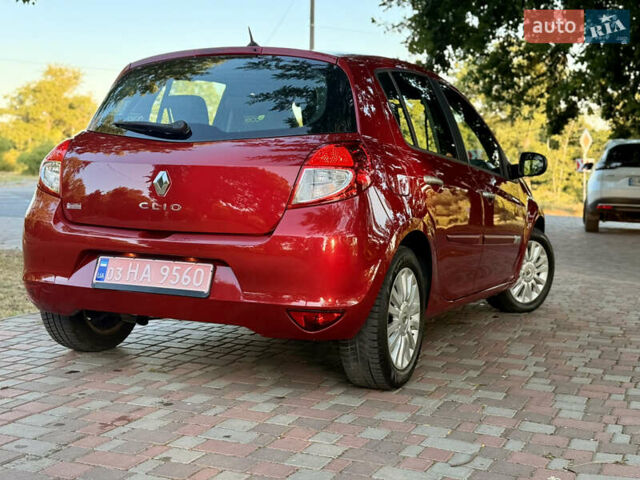 Красный Рено Клио, объемом двигателя 1.2 л и пробегом 209 тыс. км за 6900 $, фото 13 на Automoto.ua