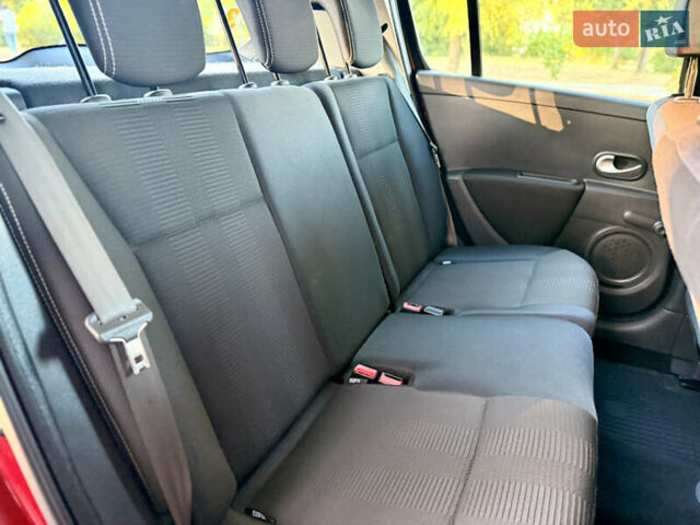 Красный Рено Клио, объемом двигателя 1.2 л и пробегом 209 тыс. км за 6900 $, фото 24 на Automoto.ua