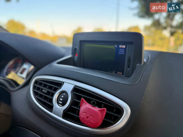 Красный Рено Клио, объемом двигателя 1.2 л и пробегом 209 тыс. км за 6900 $, фото 31 на Automoto.ua