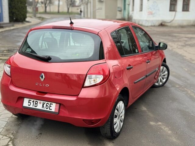 Красный Рено Клио, объемом двигателя 1.2 л и пробегом 289 тыс. км за 2199 $, фото 23 на Automoto.ua