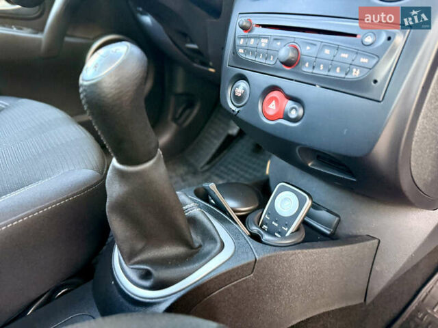 Красный Рено Клио, объемом двигателя 1.2 л и пробегом 209 тыс. км за 6900 $, фото 33 на Automoto.ua