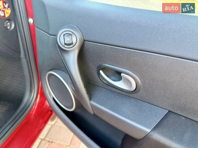 Красный Рено Клио, объемом двигателя 1.2 л и пробегом 209 тыс. км за 6900 $, фото 29 на Automoto.ua