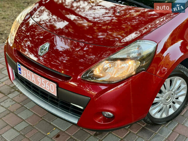 Красный Рено Клио, объемом двигателя 1.2 л и пробегом 209 тыс. км за 6900 $, фото 3 на Automoto.ua