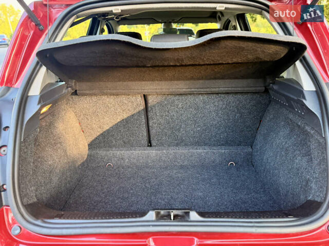 Красный Рено Клио, объемом двигателя 1.2 л и пробегом 209 тыс. км за 6900 $, фото 21 на Automoto.ua