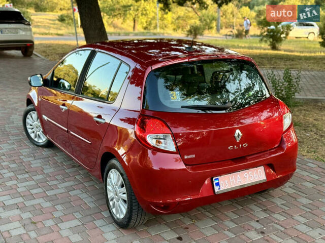 Красный Рено Клио, объемом двигателя 1.2 л и пробегом 209 тыс. км за 6900 $, фото 18 на Automoto.ua