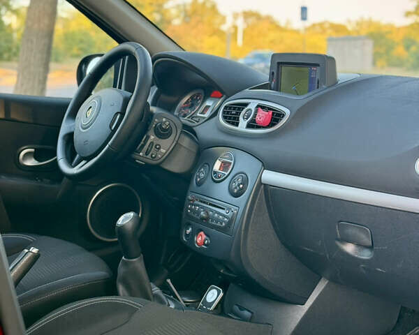 Красный Рено Клио, объемом двигателя 1.2 л и пробегом 209 тыс. км за 6900 $, фото 25 на Automoto.ua