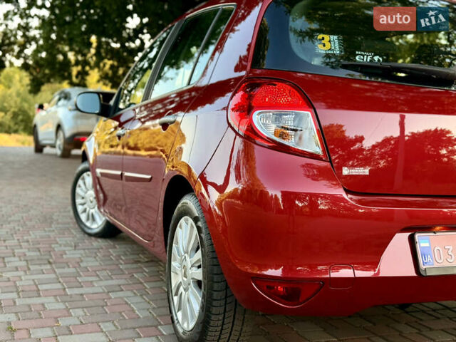 Красный Рено Клио, объемом двигателя 1.2 л и пробегом 209 тыс. км за 6900 $, фото 20 на Automoto.ua