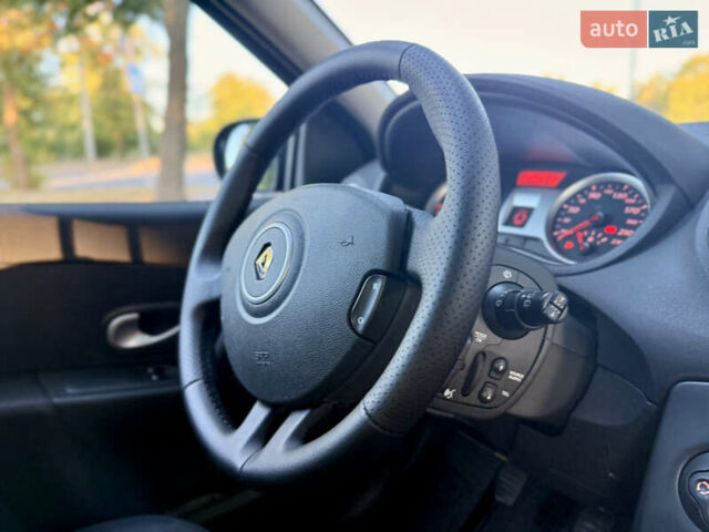 Красный Рено Клио, объемом двигателя 1.2 л и пробегом 209 тыс. км за 6900 $, фото 34 на Automoto.ua