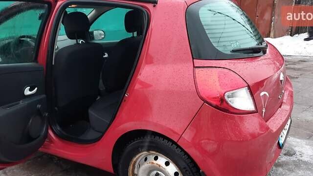 Красный Рено Клио, объемом двигателя 1.15 л и пробегом 90 тыс. км за 5600 $, фото 5 на Automoto.ua